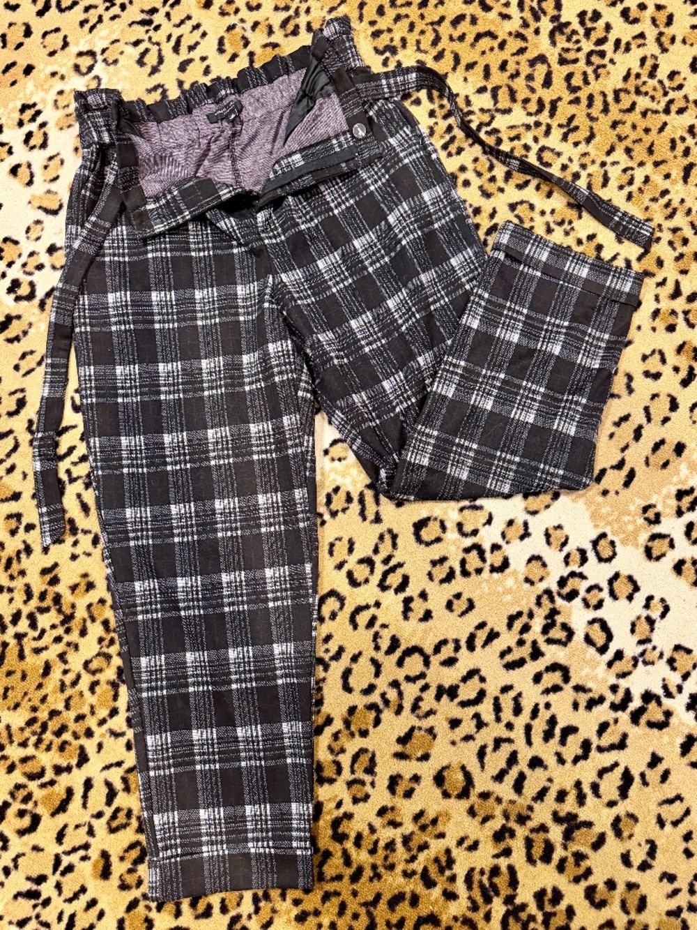Romeo + Juliet Plaid Paperbag Waist Ankle Pants Size M Like New